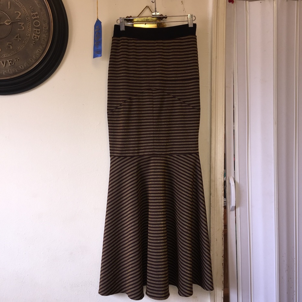 Long Elastic-waist Skirt